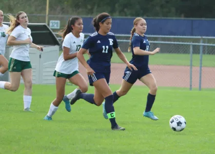 Didi Ryan makes history in Warren JFK's dominant win vs. Ursuline